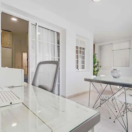 Completo Con Garaje Cerca Del Mar Apartment *
