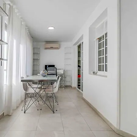 Completo Con Garaje Cerca Del Mar Apartment