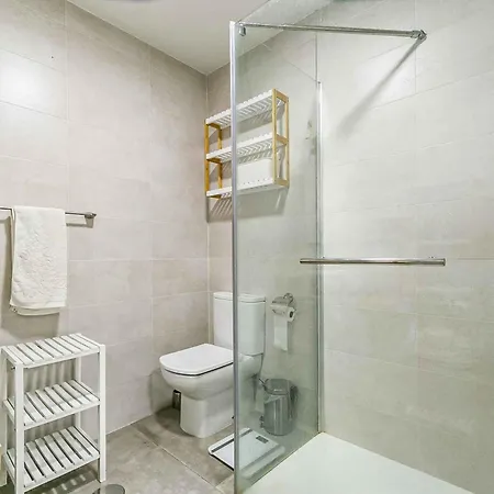 Completo Con Garaje Cerca Del Mar Apartment *
