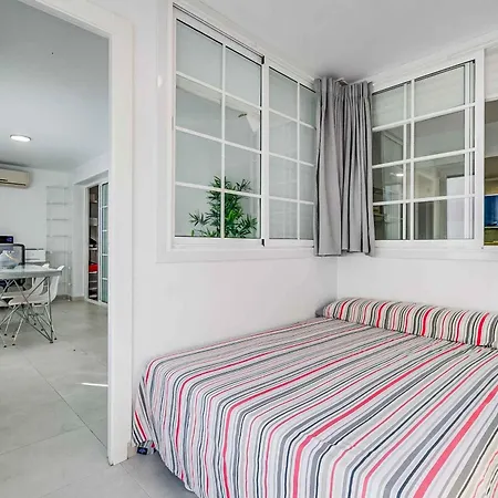 Completo Con Garaje Cerca Del Mar Apartment *